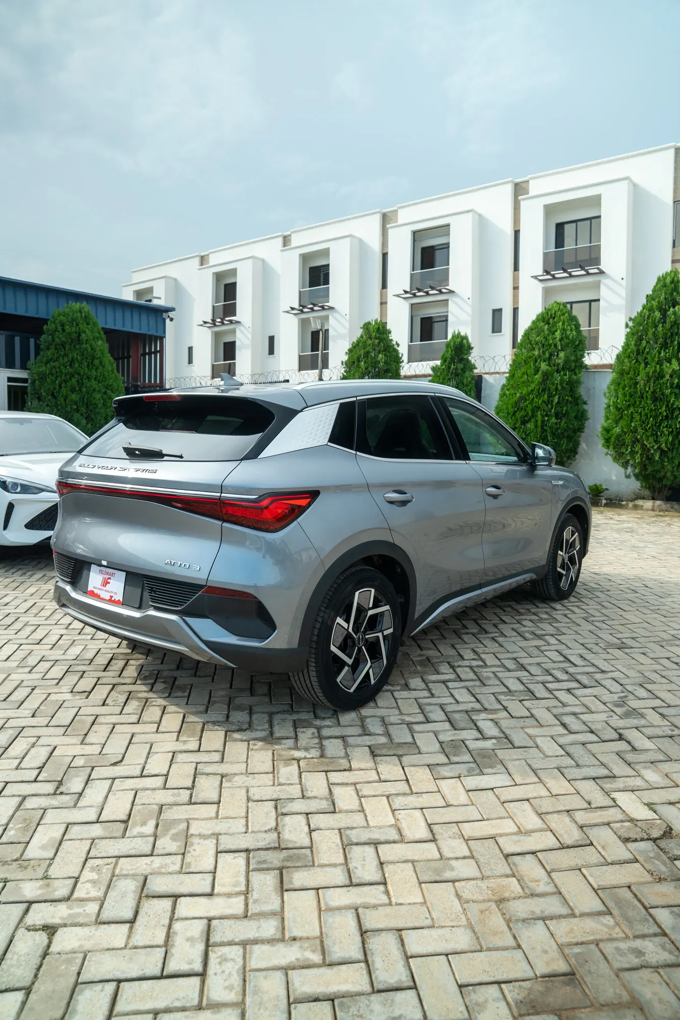 BYD ATTO 3 — exterior view 10