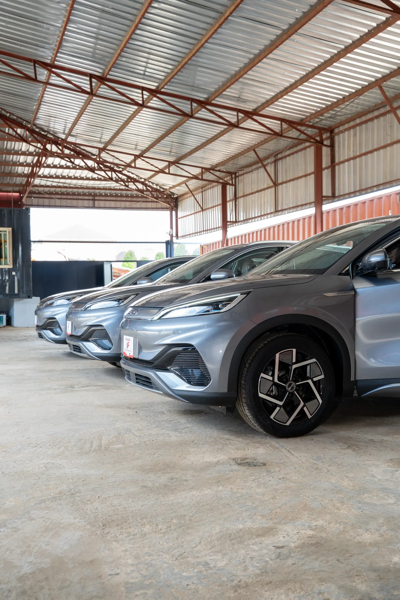 BYD ATTO 3 — exterior view 13