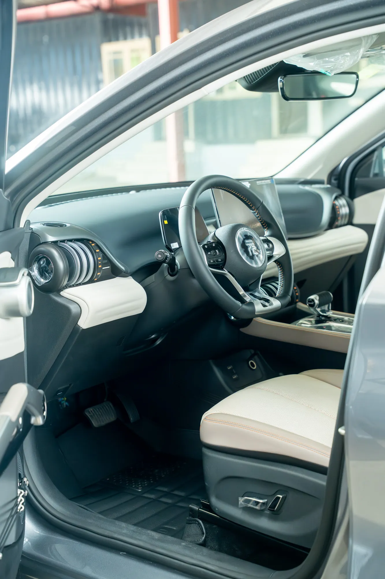 BYD ATTO 3 — interior view 19