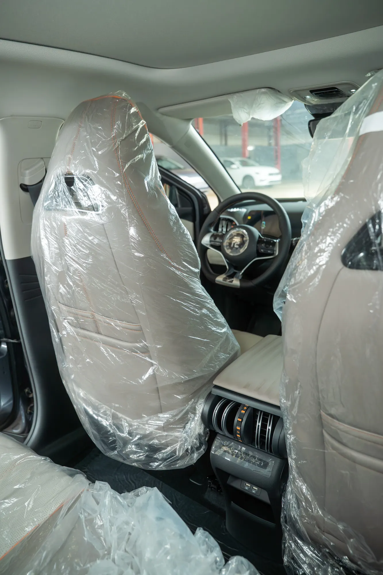 BYD ATTO 3 — interior view 27