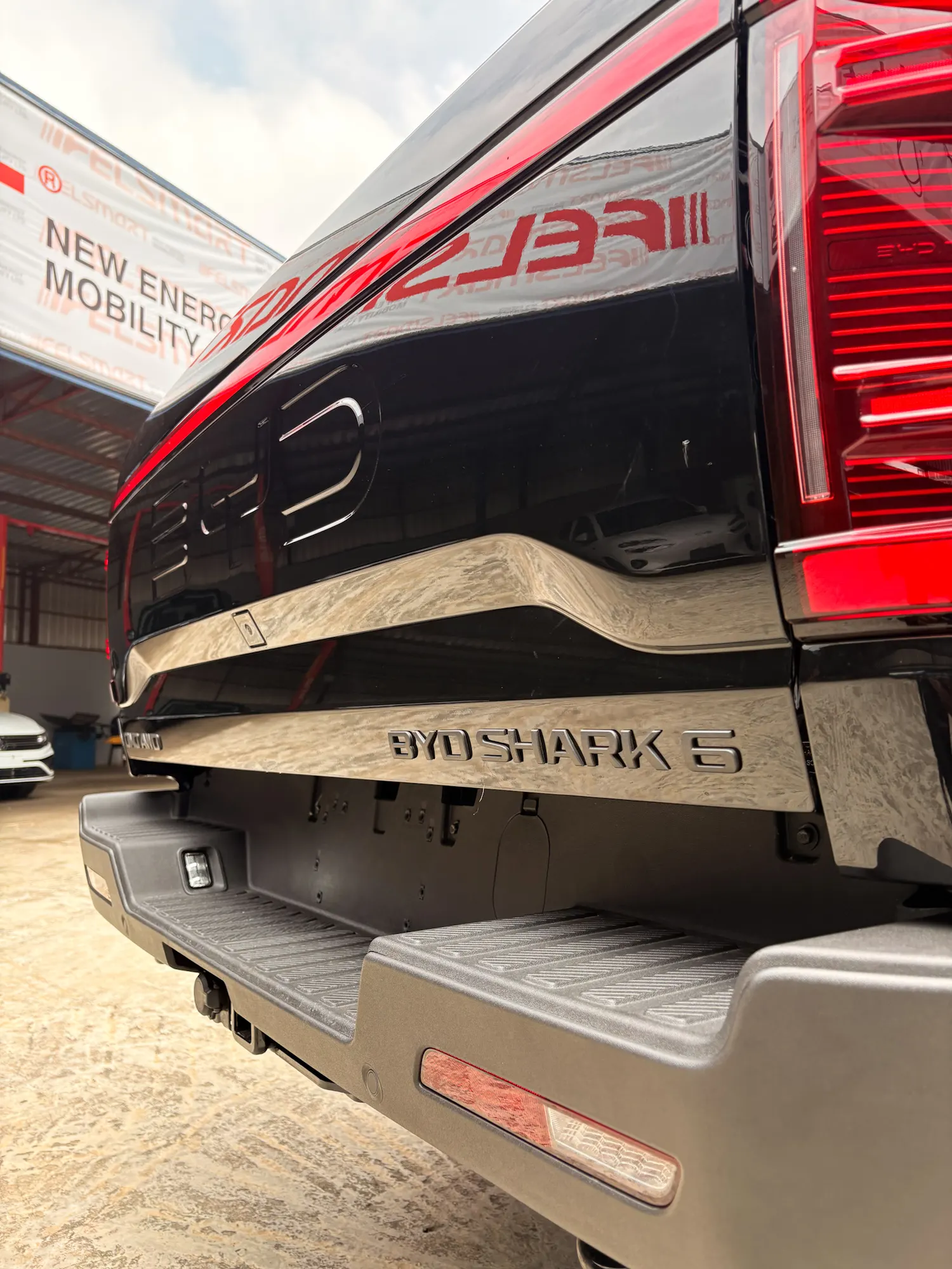 BYD Shark 6 — exterior view 9