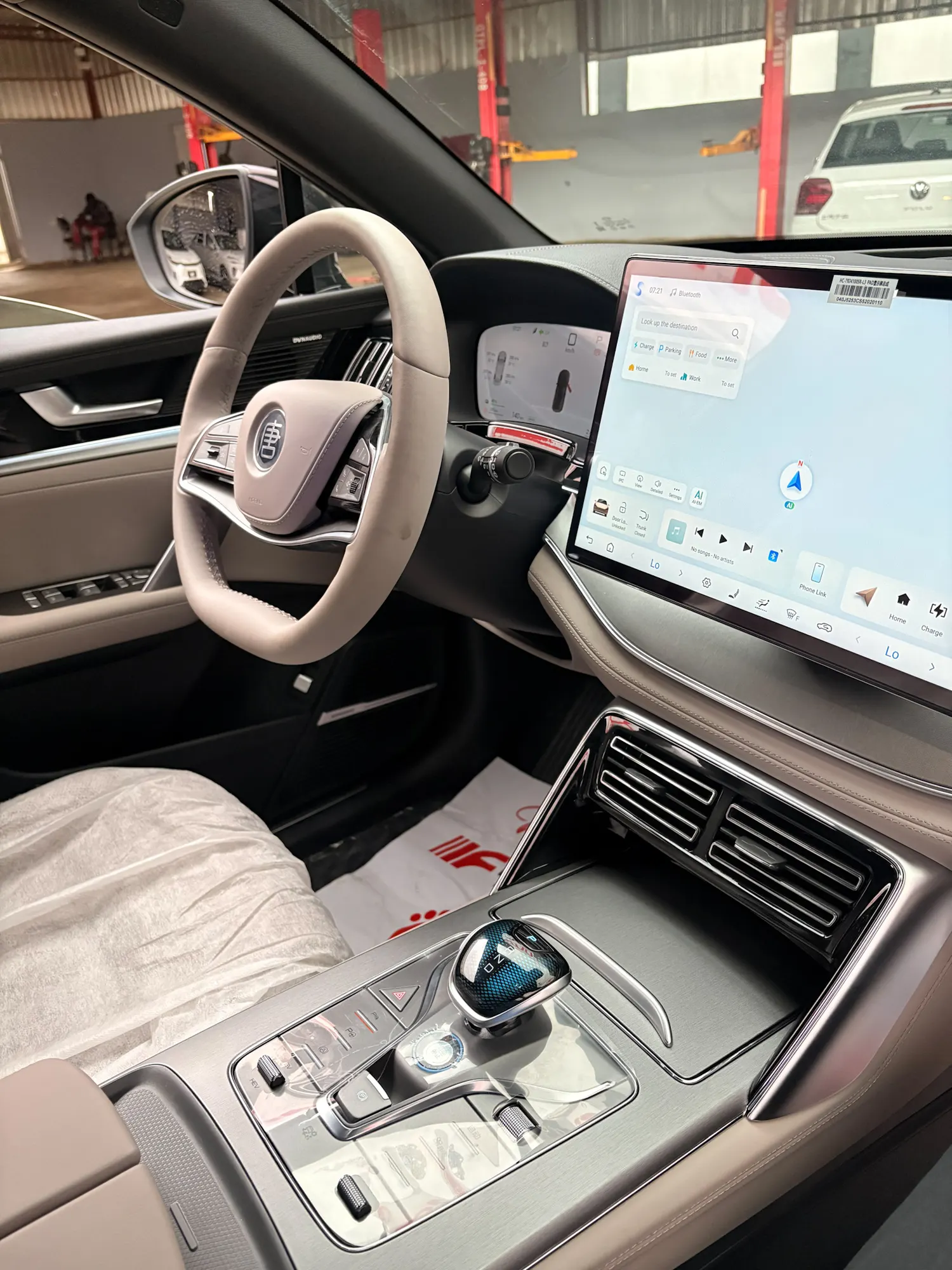BYD Tang DM-i — interior view 7