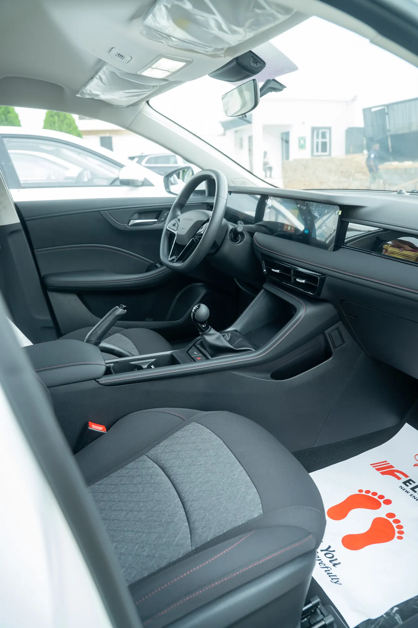 Roewe i5 CNG — interior view 22