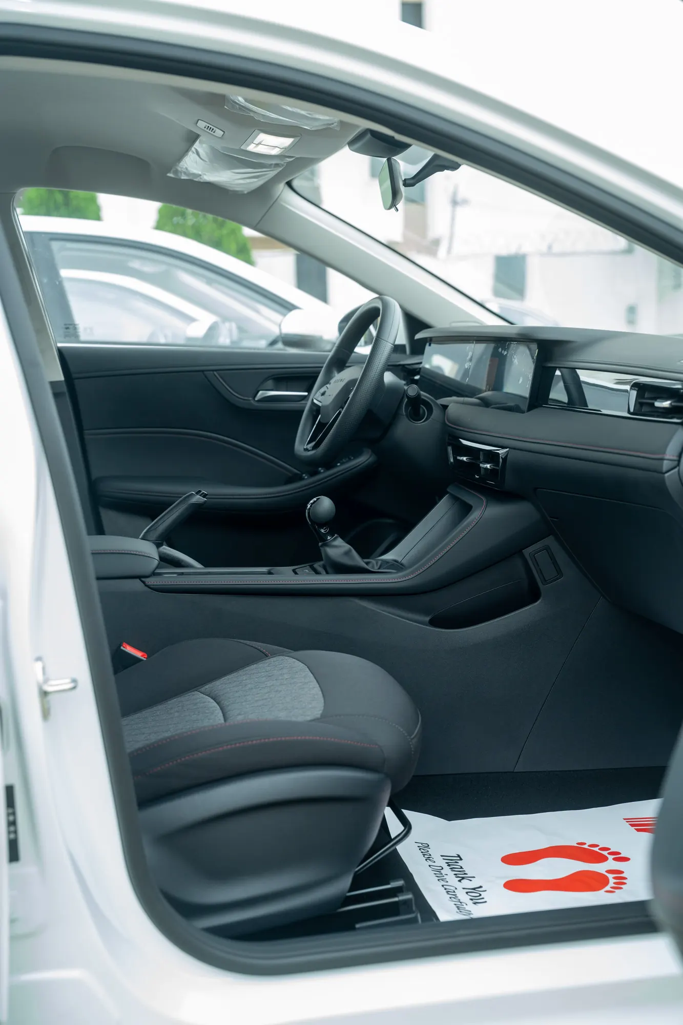 Roewe i5 CNG — interior view 24
