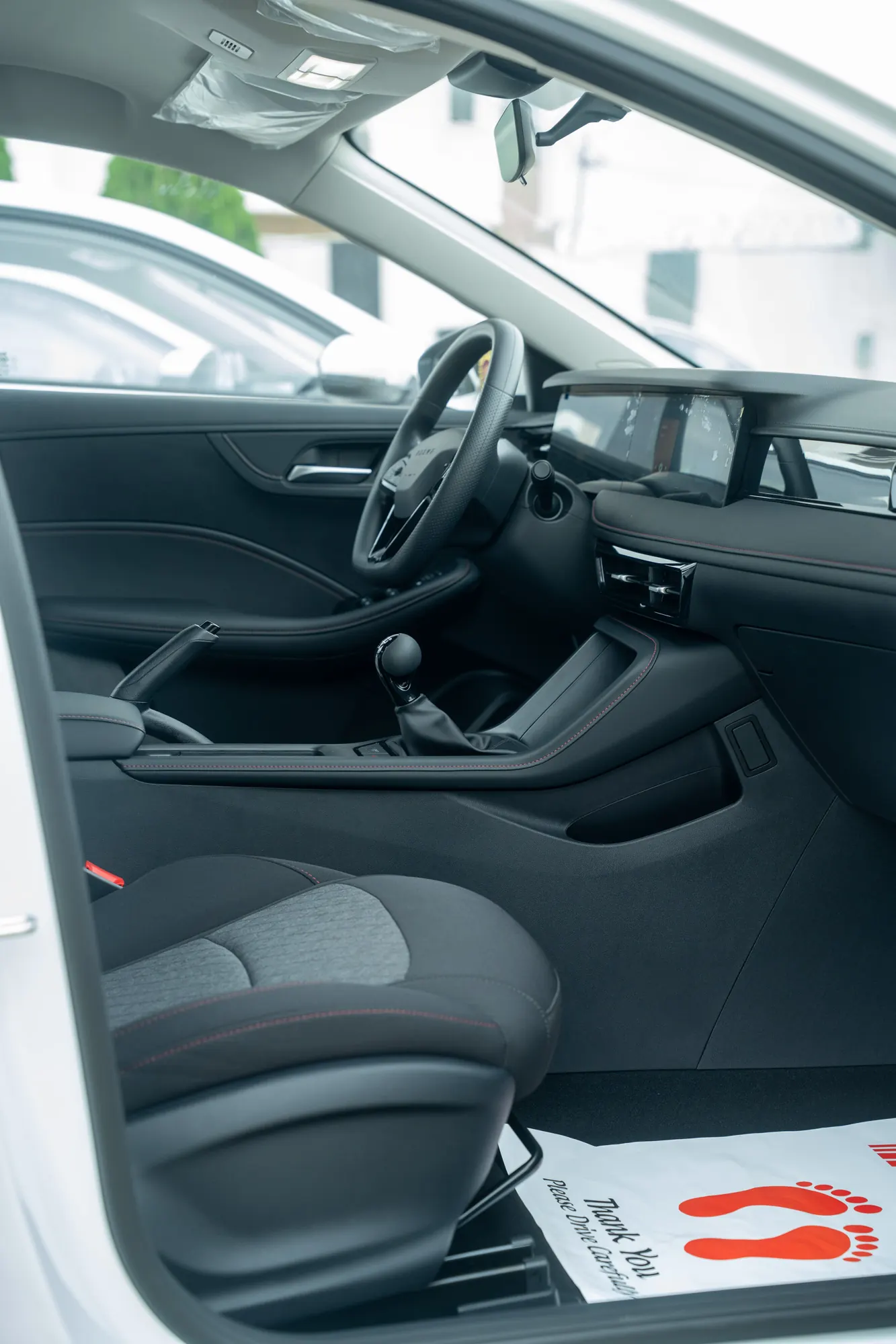 Roewe i5 CNG — interior view 25