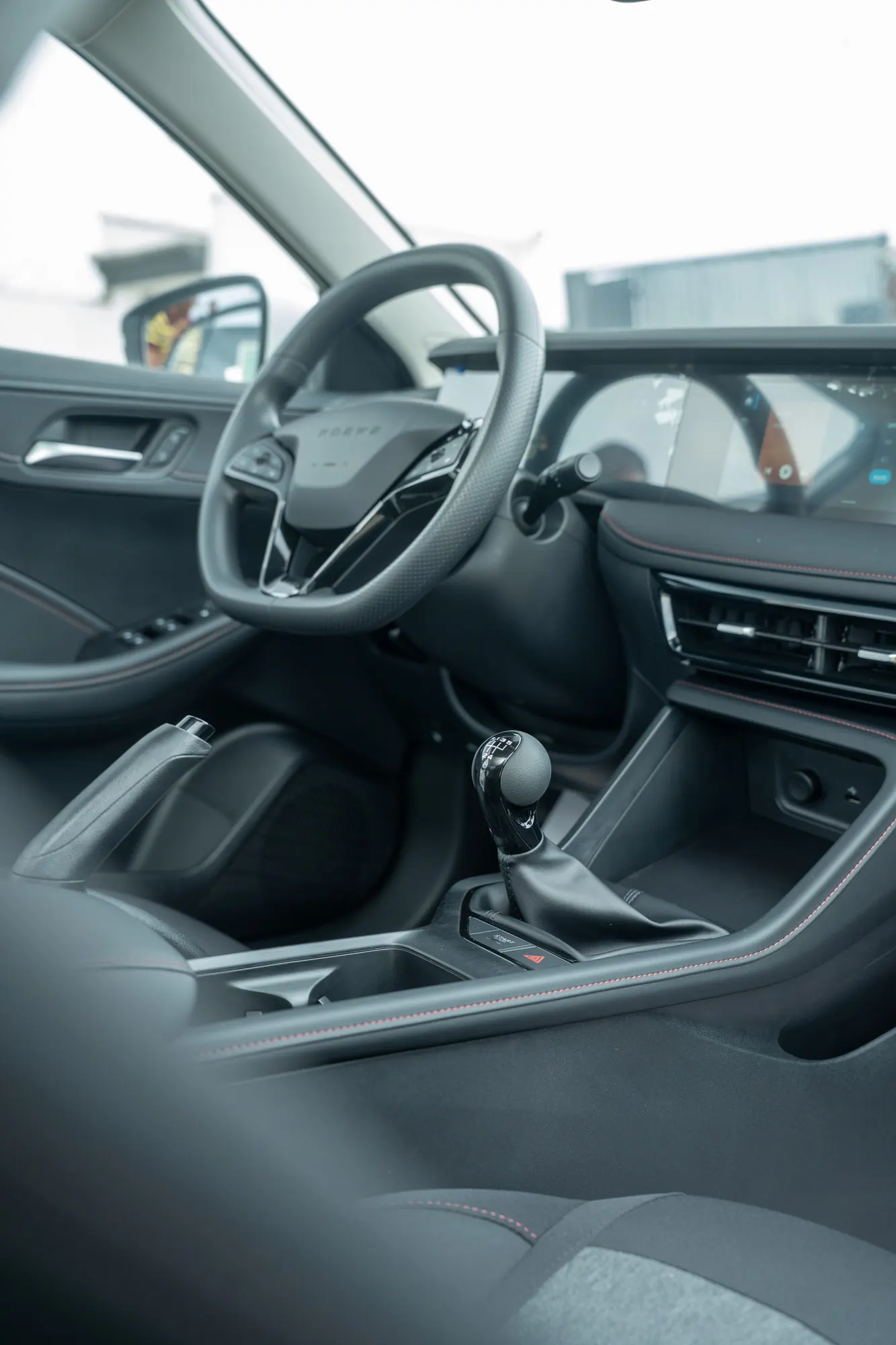 Roewe i5 CNG — interior view 27