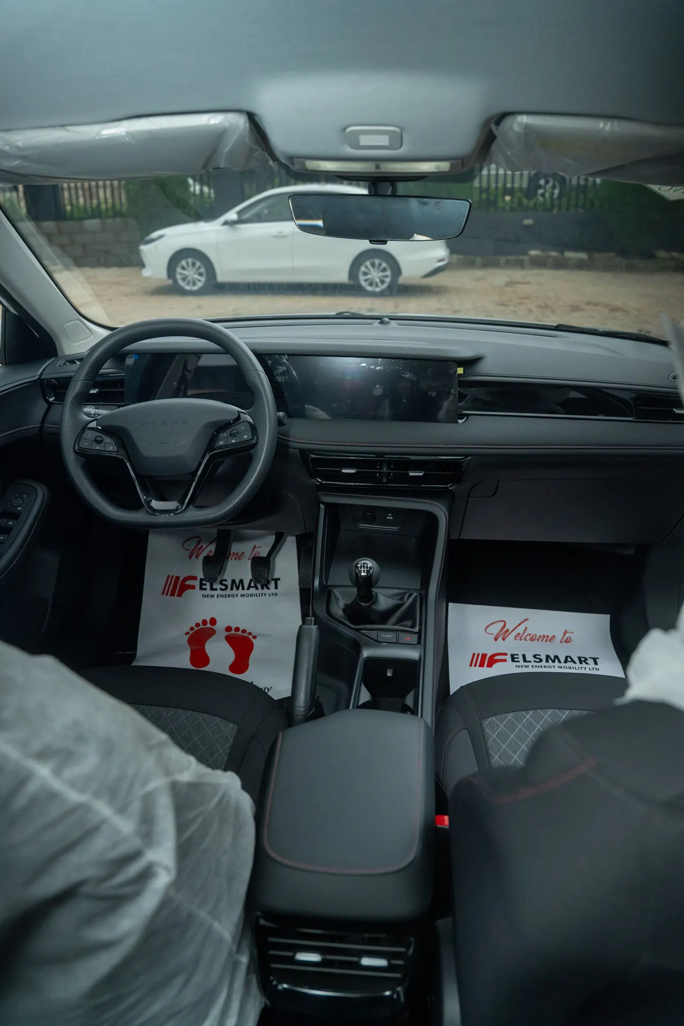 Roewe i5 CNG — interior view 31