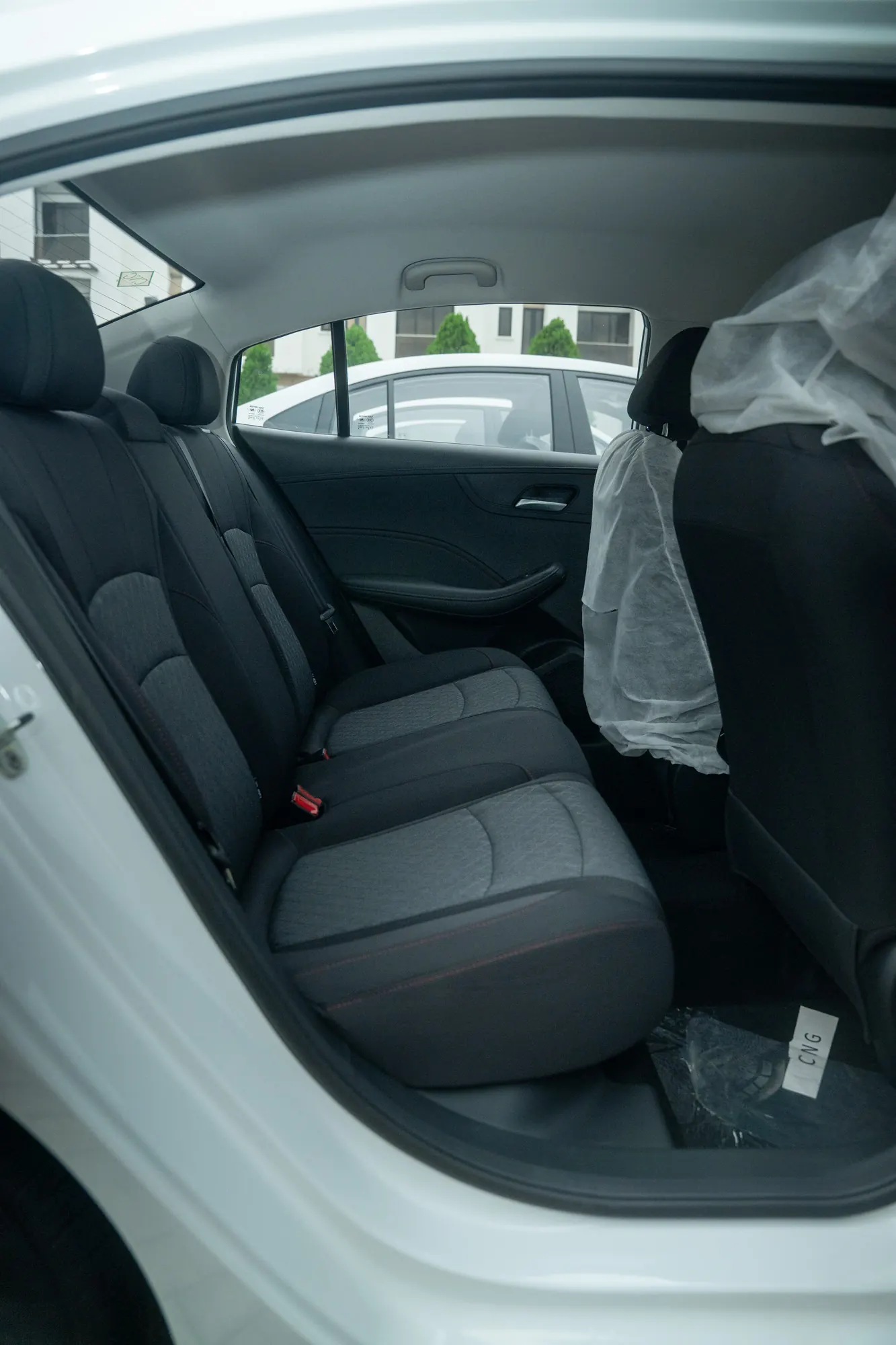 Roewe i5 CNG — interior view 32