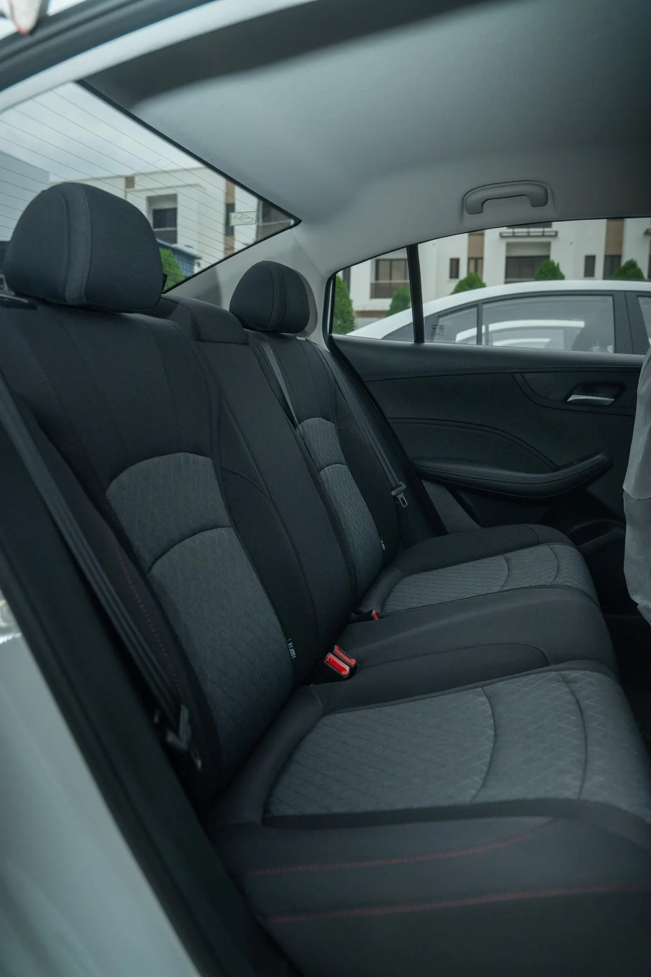 Roewe i5 CNG — interior view 33