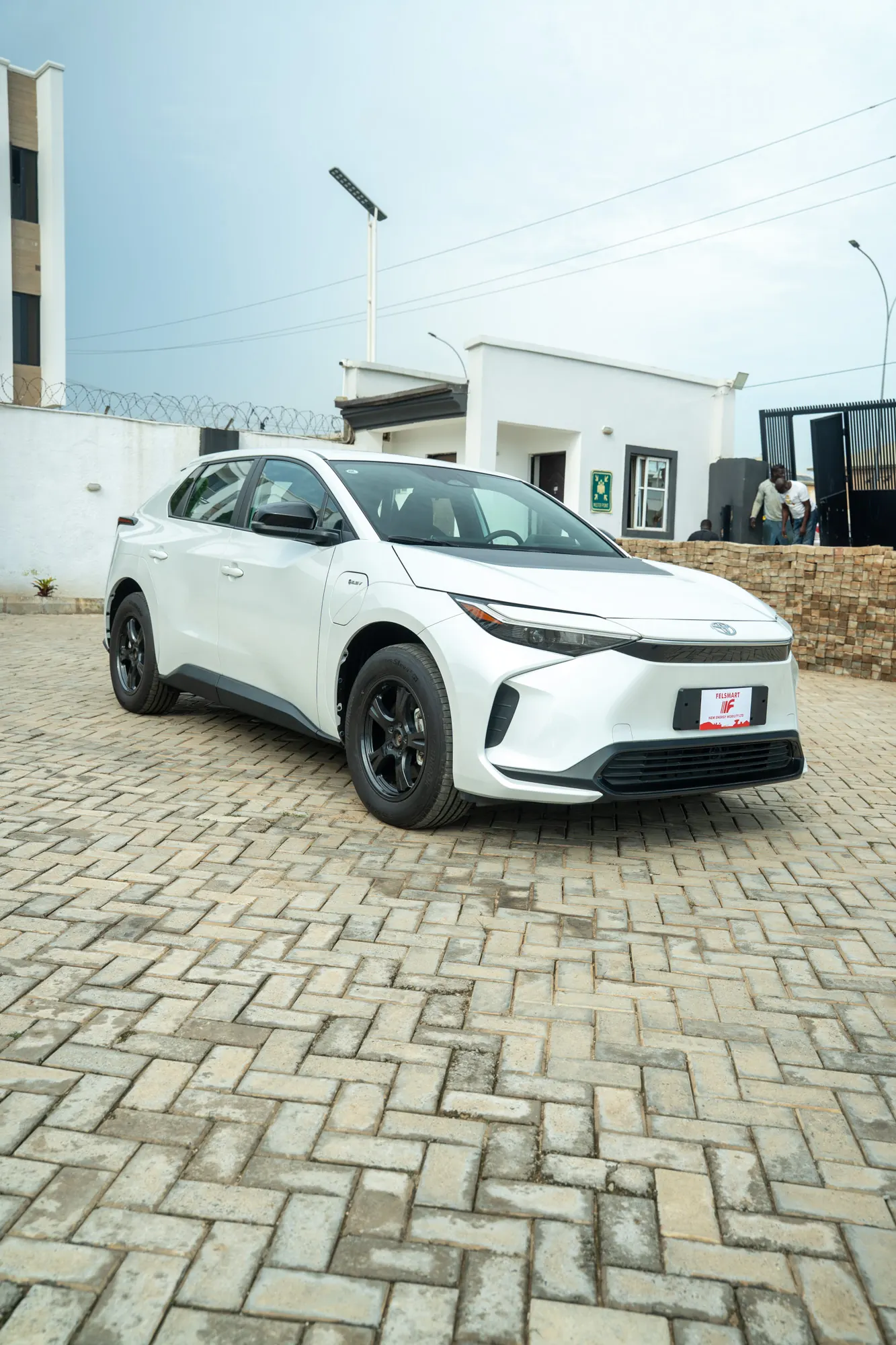 Toyota bZ4X — exterior view 8